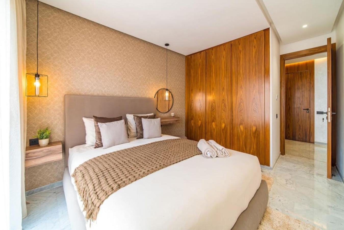 Cute And Modern In Heart Of Downtown Apartment *